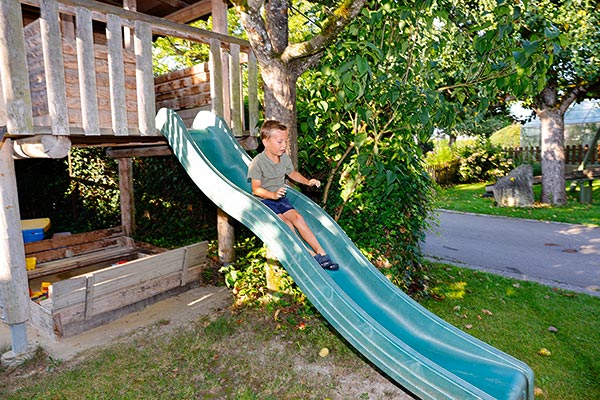 Baumhaus mit Kletternetz