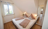 Natur-Schlafzimmer mit Doppelbett